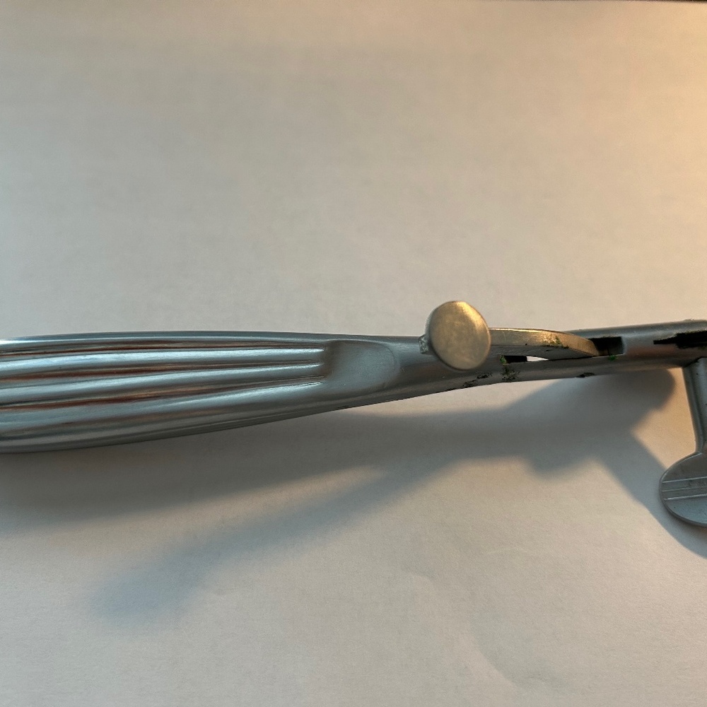 Vintage Beaver Finger Ring cutter